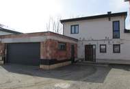 Modernes Einfamilienhaus mit Garage, Garten und großzügigem Nebengebäude