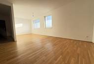 Gepflegte Gartenwohnung mit zwei Zimmern und Außenfläche