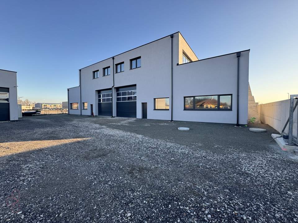 Flexible Lagerhalle mit Wohn-/Büroeinheiten und großem Freiflächenpotenzial – Unterwaltersdorf / Ebreichsdorf