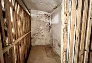 Kleine Altbauwohnung, frisch ausgemalt, neuwertige Küche, ruhig im Hinterhof gelegen, mit guter Raumaufteilung.