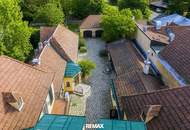 "Ca. 400 m² Wohnfläche plus weitere ca. 710 m² Nutzfläche mit viel Potenzial!"