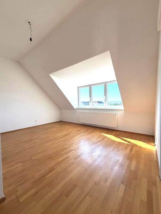 Helle 3-Zimmer DG-Wohnung nähe Auer-Welsbach-Park!