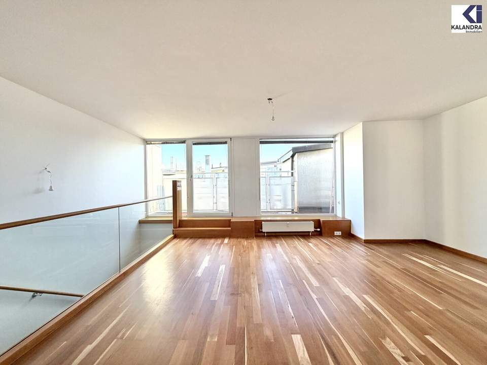 360° TOUR // DACHGESCHOßWOHNUNG im PALAIS // ROOF TOP APARTMENT in CITY PALACE