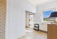 Charmantes Einfamilienhaus mit großzügigem Garten, 2 Garagen und viel Potenzial