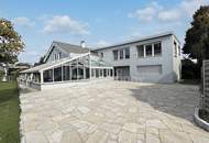 Sehr großes Einfamilienhaus mit Hallenbad/Schwimmbad, Massage-Badewannen, für eine größere Familie oder Paare, die sehr viel Bewegungsspielraum lieben.