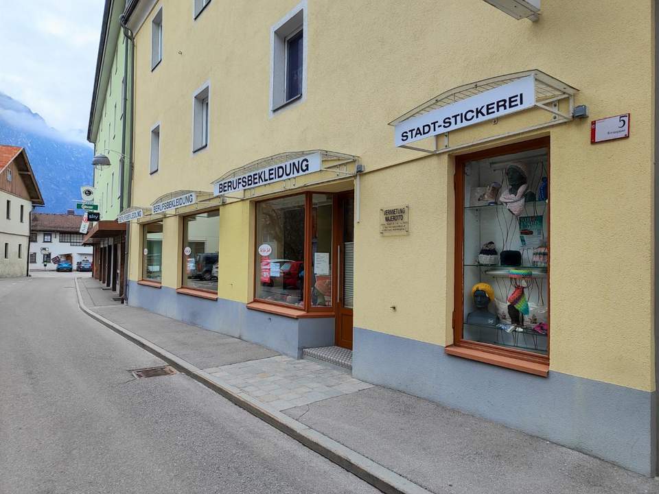 Zentrales Geschäftslokal / Büro mit charmantem Gewölbe