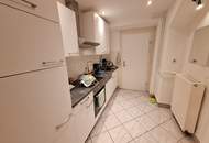 Helle Souterrainfläche mit vorgelagertem Garten