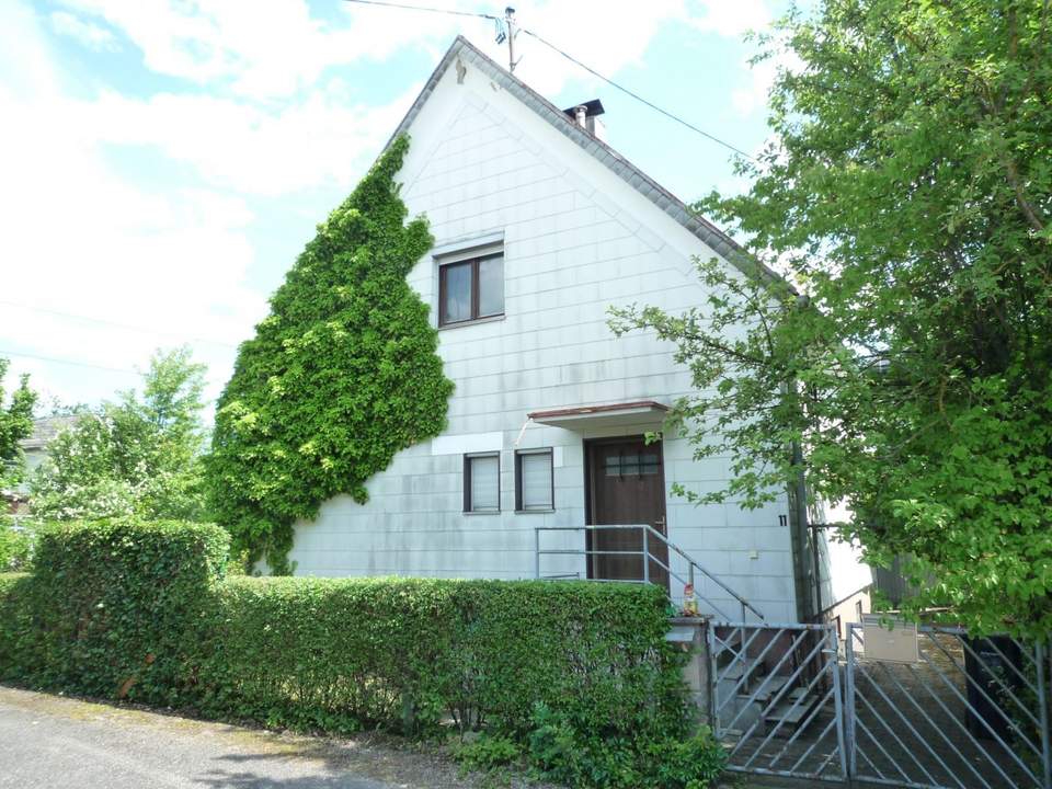 Günstiges renovierungsbedürftiges Haus mit kleinen Grundstück in Attnang Puchheim!!