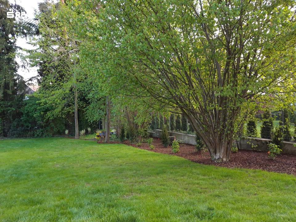 TRAUMHAFTE DG WOHNUNG IM COTTAGEVIERTEL