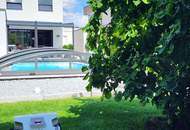 Neuwertige Doppelhaushälfte mit Gartenparadies, Pool, Sauna, im Villenviertel beim Wasserwald