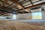 Attraktiver Betriebsstandort: Halle, Büro-/Wohngebäude und großes Grundstück mit Entwicklungspotential