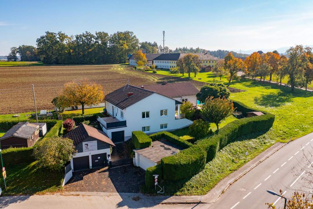 Doppelhaushälfte mit Garten, Terrasse und zwei Garagen in sonniger Lage!