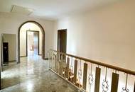 Zentral gelegenes Ein- bis Zweifamilienhaus mit großem Garten und Doppelgarage!