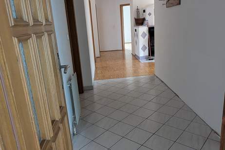 helle Dachgeschosswohnung ab sofort (provisionsfrei) (Provisionsfrei), Wohnung-miete, 1.000,00,€, 8523 Deutschlandsberg