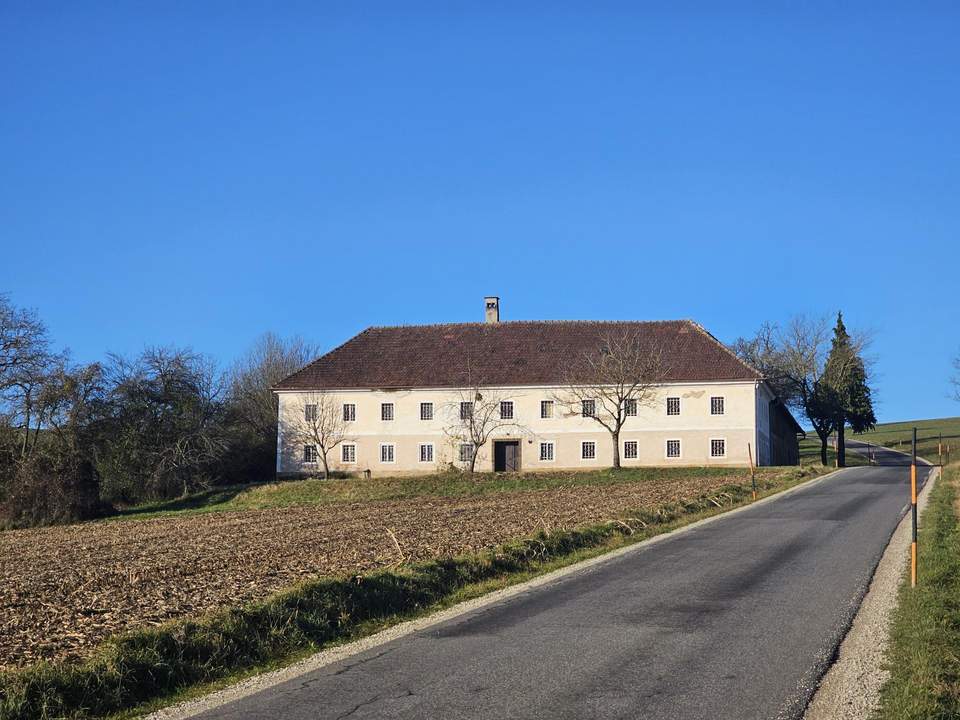 Vierkanthof in Alleinlage mit ca. 5 ha landwirtschaftliche Nutzfläche