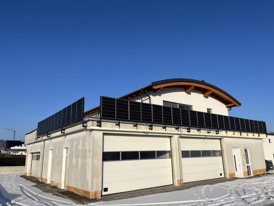 Vielseitig nutzbare Hallenflächen mit Büro in zentraler Lage