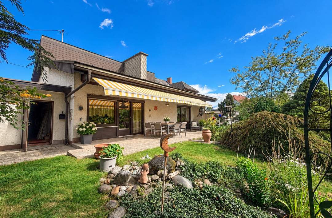 *** Ein Zuhause mit Charakter: Großzügiges Einfamilienhaus mit idyllischem Garten ***