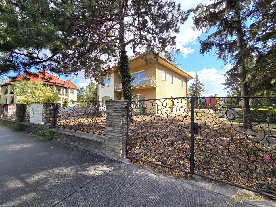 1A-INFRASTRUKTUR! SANIERUNGSBEDÜRFTIGES EINFAMILIENHAUS MIT KELLER UND GARAGE. 271 m² NUTZFLÄCHE. 560m² GRUNDSTÜCK.
