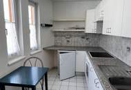 Großzügige 2-Zimmer Wohnung (etwas abgewohnt). WG-geeignet. Studentenhit, Pendler etc.