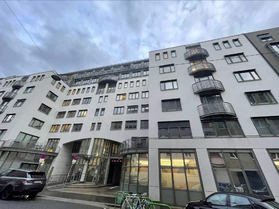 Weitblick & Arbeitsqualität: Repräsentatives Büro-Penthouse mit großzügigen Terrassen