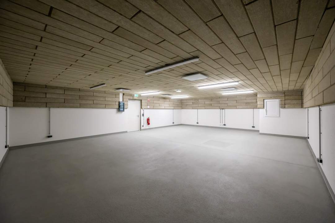 85 m² LAGER *ERSTBEZUG*