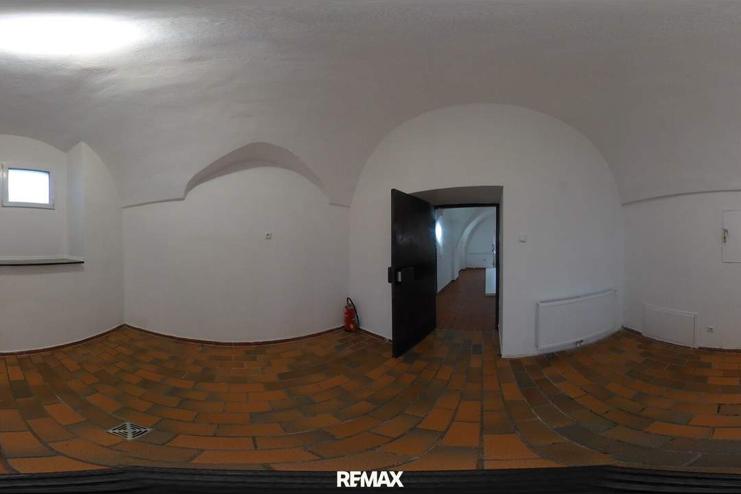 ***Historische Gewerbefläche mit 205 m² Top 2***