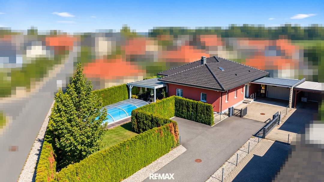 Top gepflegter Bungalow mit Pool, großer Terrasse und Doppelcarport
