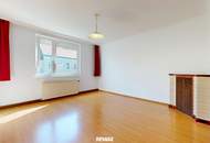 Drei-Zimmer-Dachgeschoß-Wohnung in U-Bahn und S-Bahn-Nähe