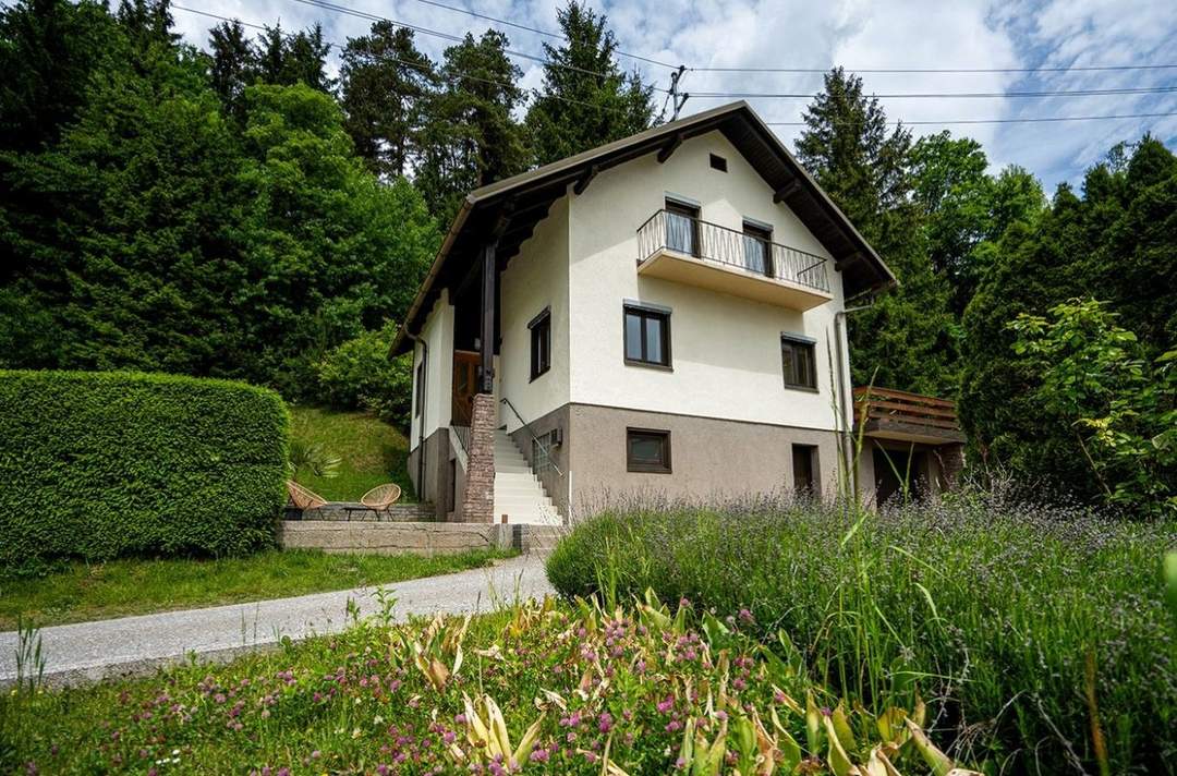 ***Zuhause auf der Sonnenseite*** Haus in ruhiger Sackgasse mit unverbaubarem Ausblick