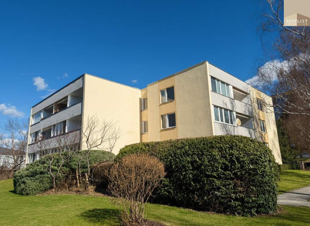 Gut geschnittene 1-Zimmer-Wohnung mit Loggia und Entwicklungspotenzial