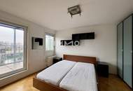 Lichtdurchflutete 2-Zimmer-Wohnung (möbliert) mit großer Terrasse im letzten Liftstock