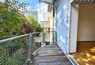 | CHARMANTE 2-ZIMMER-WOHNUNG MIT SONNIGEM BALKON | GRÜN- & SCHLOSSBERGBLICK | ca. 44,1m² | 2.OG | IDEALE LAGE