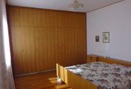 60er-Jahre Einfamilienhaus in ruhiger, zentraler Lage am Oberberg, 7000 Eisenstadt: 6 Zimmer, Terrasse, Garage, Garten - 2 Eingänge (KEINE MAKLER!) (Provisionsfrei)