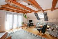 Großzügiges Ein-/Zweifamilienhaus mit ausgebautem Dachgeschoss, zwei Garagen und Garten in Paudorf