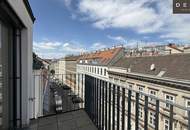 / 2 ZIMMER / U-BAHN NÄHE / BALKON / DACHGESCHOSS / MODERNE AUSSTATTUNG / VERFÜGBAR AB SOFORT