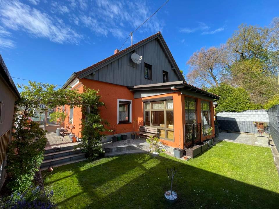 Zentral gelegenes Einfamilienhaus mit Garten und Garage in Schärding