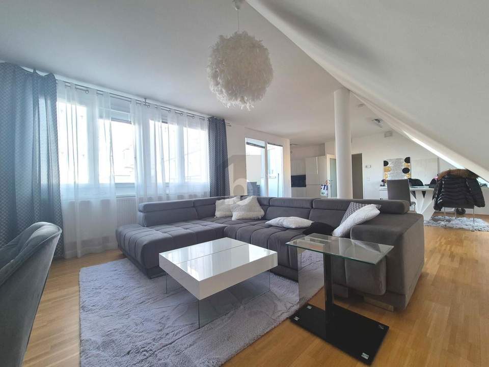 SONNENLICHT, WEITBLICK &amp; WOHNGEFÜHL