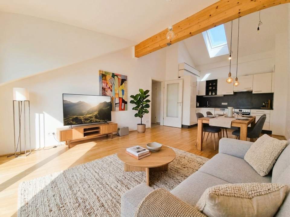 Moderne 3-Zimmer-Dachgeschoß-Wohnung mit Süd-/Westbalkon!