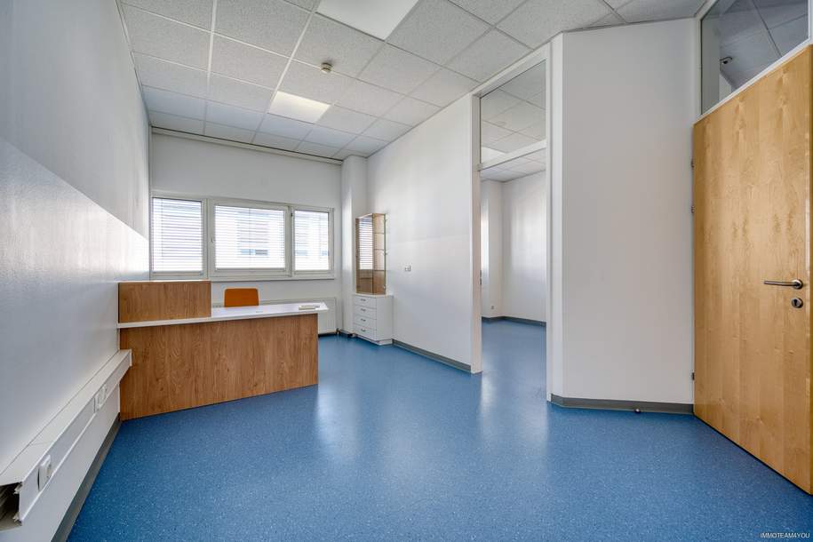 Perfekte Ordination in OG 1 - Sofort starten - Nutzen Sie die Synergien mit 11 Fachärzten!, Gewerbeobjekt-miete, 2.223,00,€, 4840 Vöcklabruck
