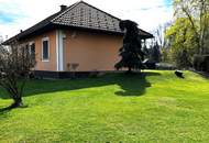 Sehr gepflegter Bungalow mit Terrasse, Garage, Carport und liebevoller Gartengestaltung in ruhiger Lage.