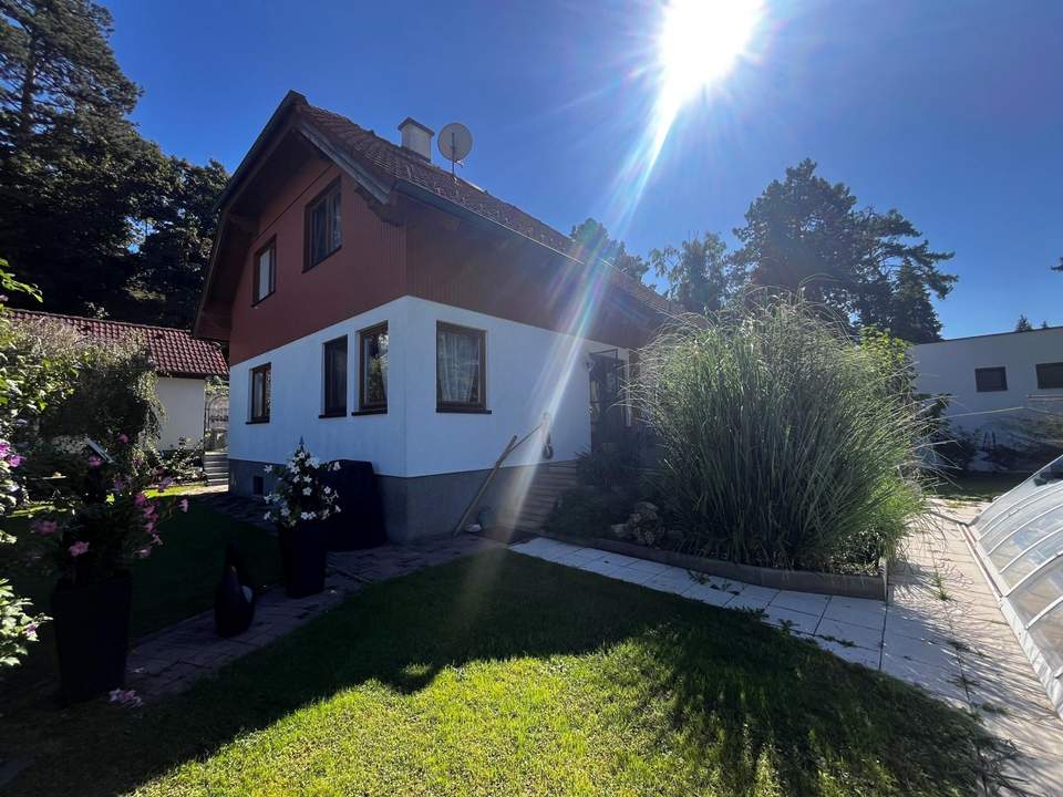"Solides Haus mit Garten und Pool"