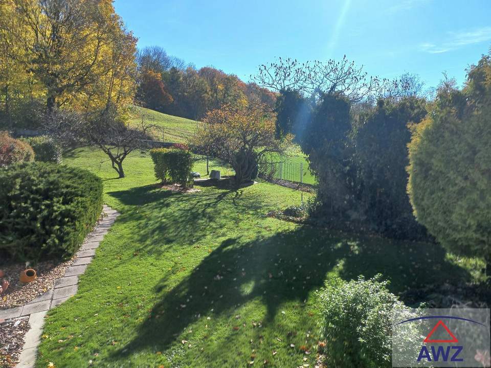 Ein toller Bungalow in einer schönen Siedlungslage mit Blick ins Grüne: Ihr Rückzugsort zum Träumen!