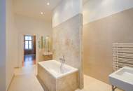 Großzügige Altbauwohnung mit kleinem Balkon in repräsentativen Stilaltbau