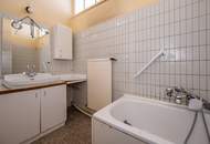 Entwicklungswürdige Stilaltbauwohnung in toller Lage! Verwirklichen Sie Ihren Altbautraum!