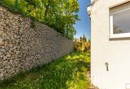Moderne Doppelhaushälfte mit Blick auf die Burg Liechtenstein