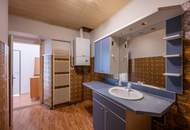 ++Q18++ Renovation-needed 3-room old building flat, lots of potential