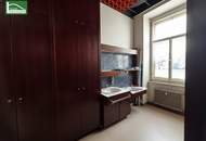 Arbeiten mit Atmosphäre: Altbaujuwel mit Mid-Century-Flair