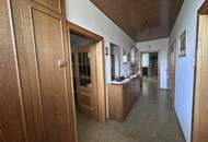 Viel Platz und ein wunderschöner Garten, alles was man benötigt um sich wohl zu fühlen.