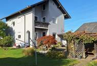 Geräumiges Stockhaus mit angebautem Laubengang und Garagentrakt