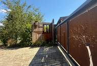 *** kleines gemütliches, möbliertes Häuschen mit Gartenparadies in der Waldrandsiedlung, mit Photovoltaik, Brunnen, Sauna, Garage, Carport,….. ***